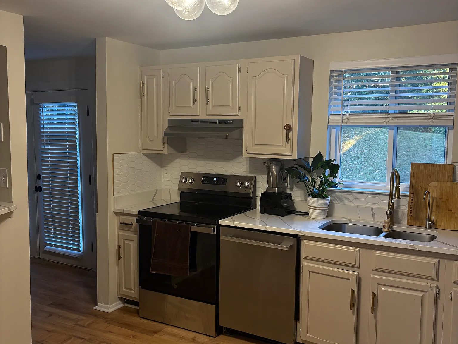 3 bed, 1324 sqft, $3,000 — Photo 4