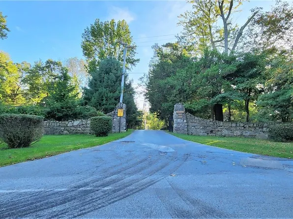 3 Shadowmere Road, Monroe, NY 10950