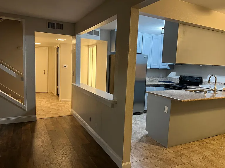 4727 N Cedar Ave #102 — Photo 1