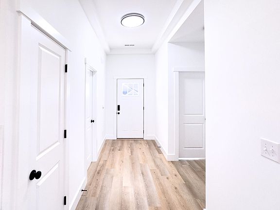5th image of 301 Limbwood Ct
