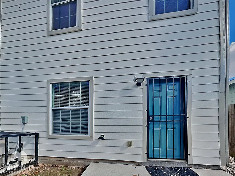 6128 Sidney St #B — Photo 18