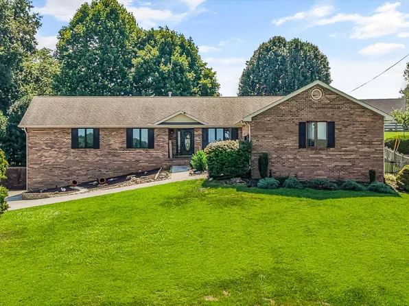 2112 Carpenters Grade Rd, Maryville, TN 37803