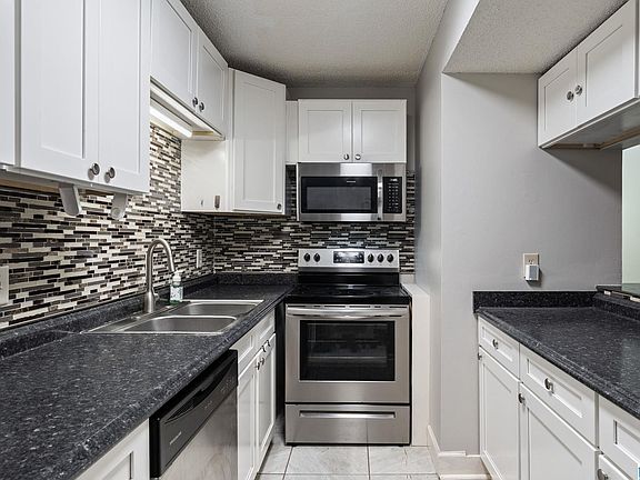 4th image of 902 Gables Dr #902