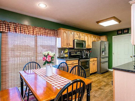 4th image of 293 Oxford Ln