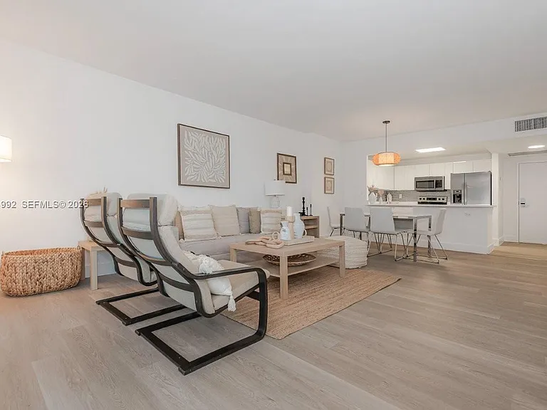 2301 Collins Ave #333 — Photo 6
