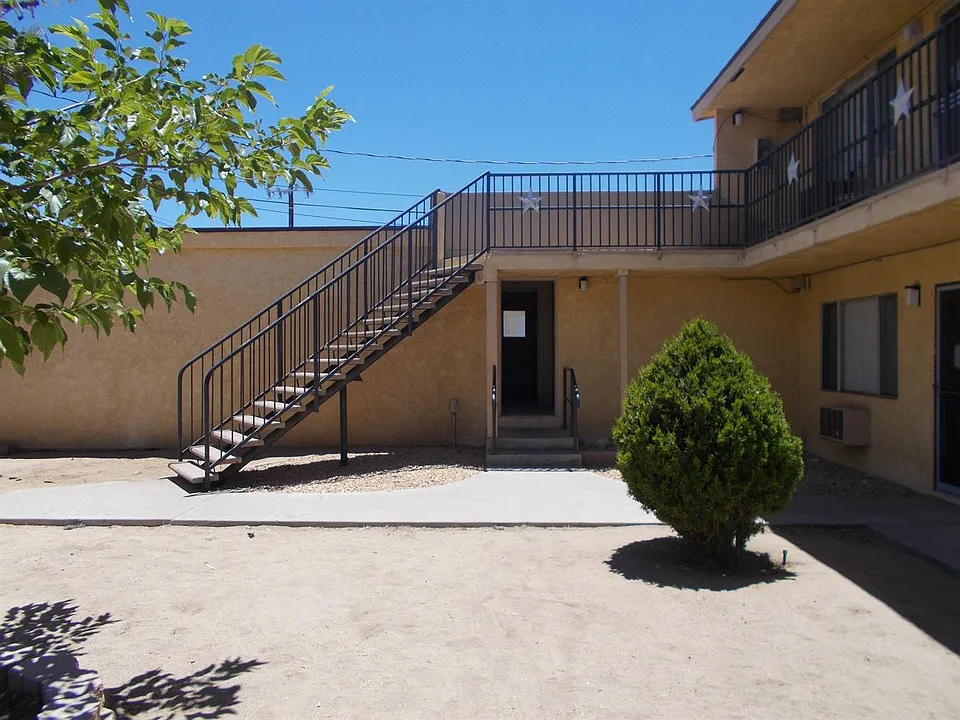 Building Photo 3