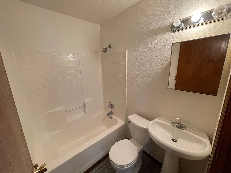 721 SW 13th St — Photo 8