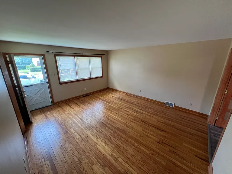 2332 Woodcrest Ave — Photo 10