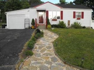 9 Settlers Dr, Norwich, CT 06360