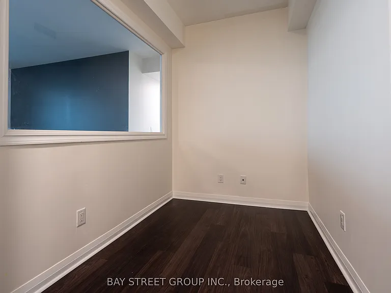 55 Oneida Cres #LPH04 — Photo 5