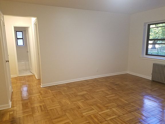 5th image of 18830 87th Dr APT 1S