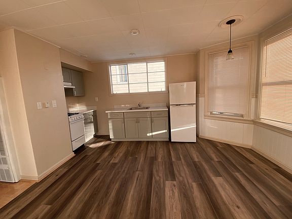 5th image of 379 Chestnut St #17947327