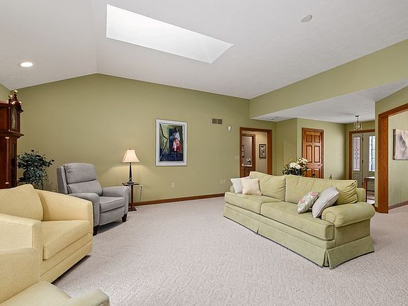5th image of 2412 Woodland Park Dr