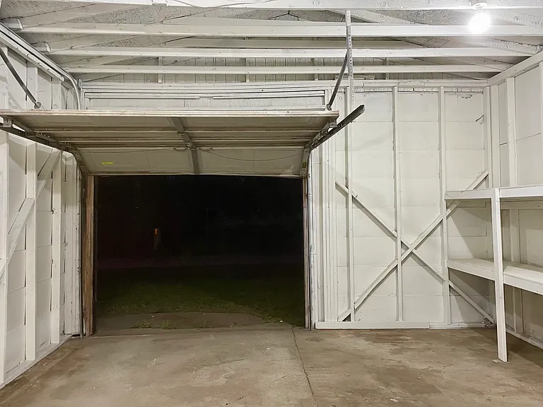 408 E Carpenter St — Photo 28