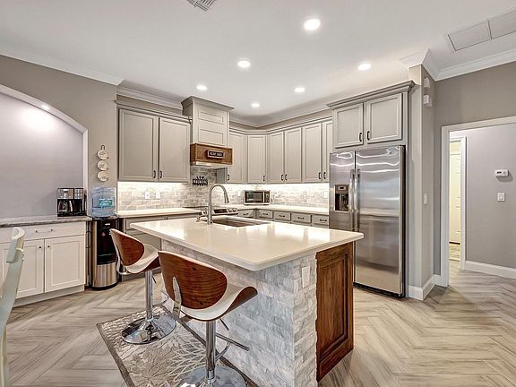 2nd image of 11579 SW Lake Park Drive