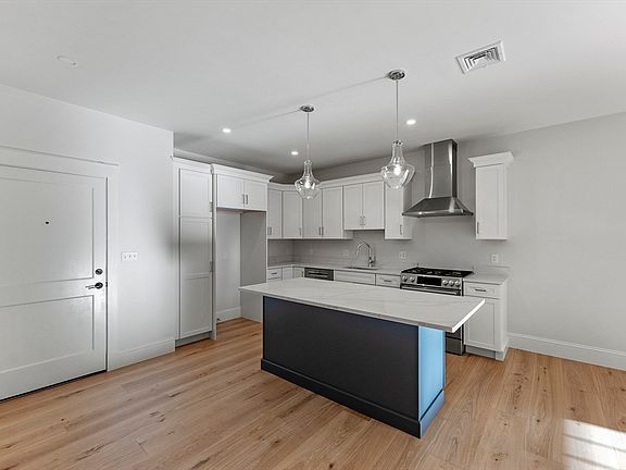 4th image of 134 Court St #10