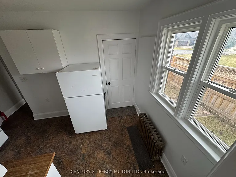 361 Bond St E — Photo 17