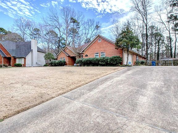 3rd image of 1319 River Oaks Dr