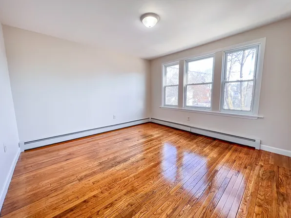 37 Dorothy St #37B1, Hartford, CT 06106