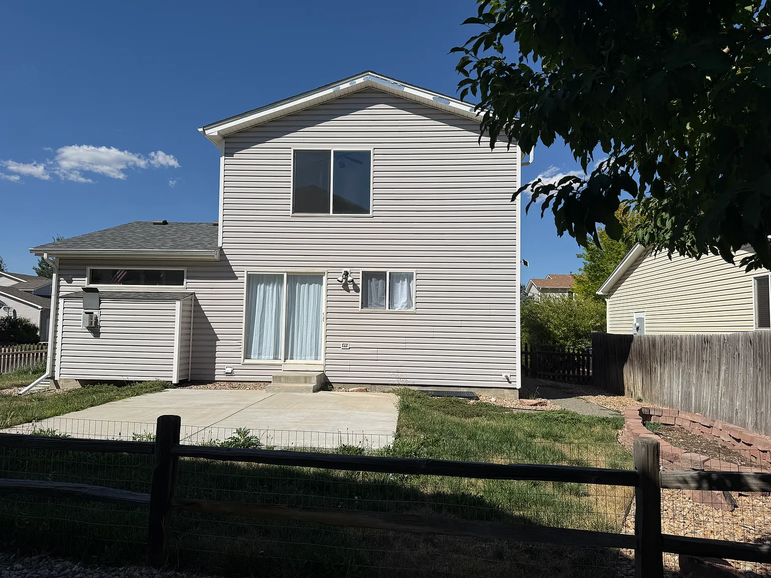 3 bed, 2.5 bath, 1881 sqft, $2,600 — Photo 3