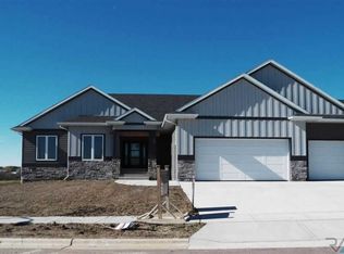 509 S Torrey Pine Ln, Sioux Falls, SD 57110