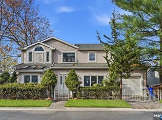 703 Stewart St, Ridgefield, NJ 07657