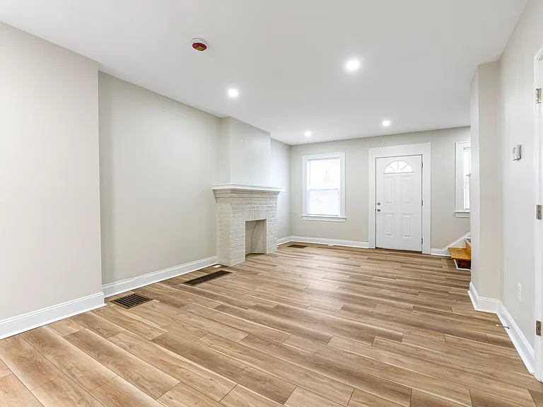 22-32 W Hudson St #22 — Photo 12