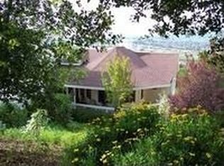 1079 Country Club Dr, Petaluma, CA 94952