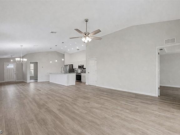 3rd image of 9023 Maywood Cir