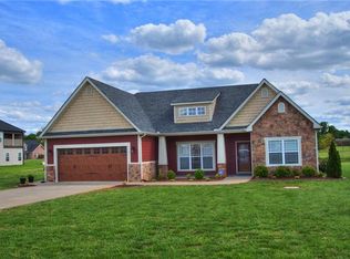 592 Laurel Ln, Murfreesboro, TN 37127