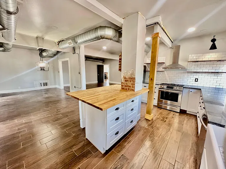 220 W Latimer St #B — Photo 6