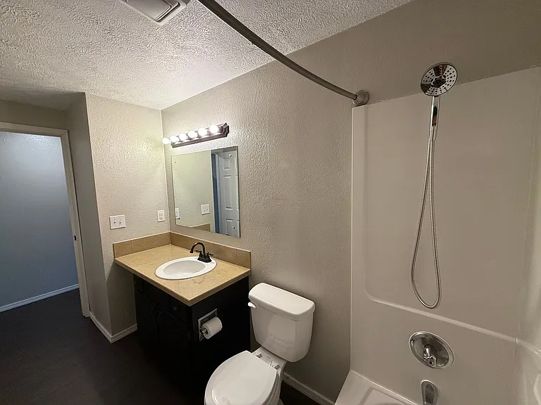 1004 E Joseph Ave — Photo 11
