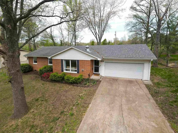 1516 E Gary Dr, Carbondale, IL 62902