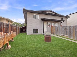 1205 NW Fleming Ave #A, Penhold, AB T0M1R0