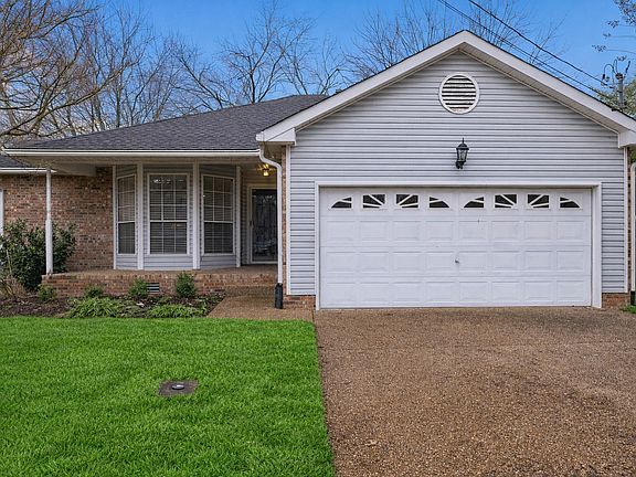 3rd image of 103 Oak Leaf Ct
