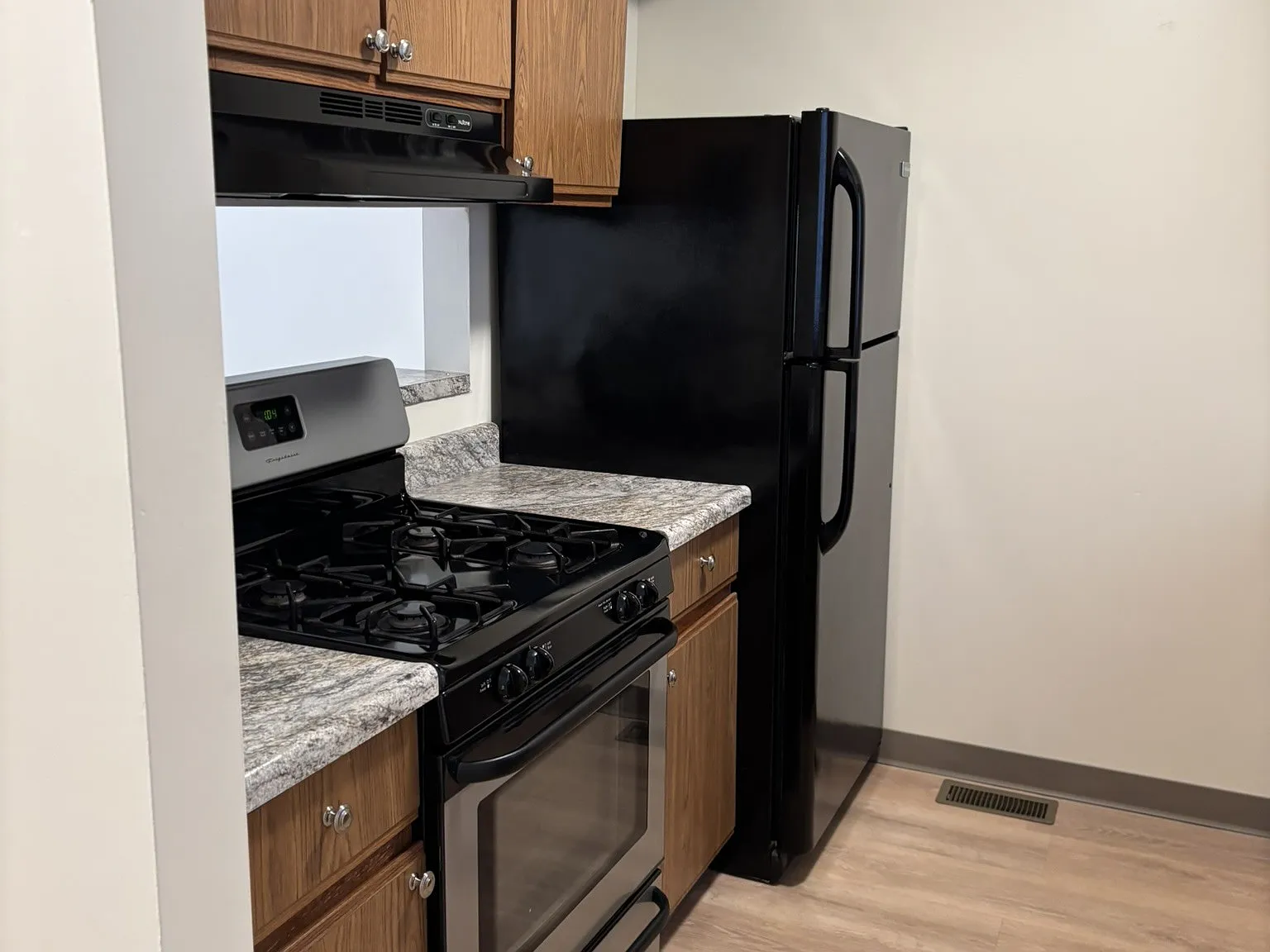 2 bed, 1200 sqft, $1,250 — Photo 3