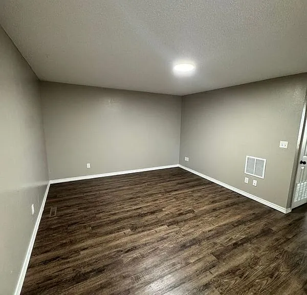 1138 E Walnut St #2 — Photo 6