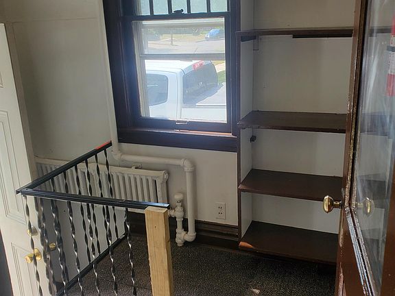 BACK ENTRY WAY / STORAGE