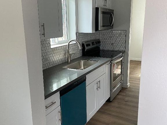 4th image of 1522 W Polk St #1