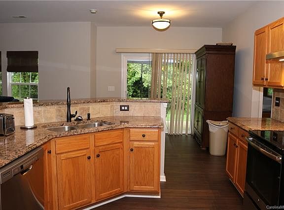 3rd image of 10372 Tintinhull Dr