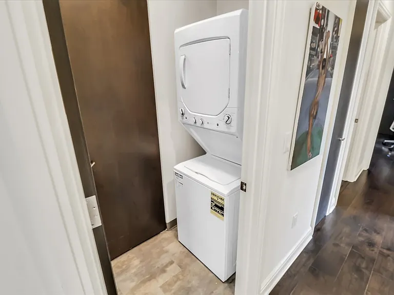 438 Selden St #203 — Photo 11
