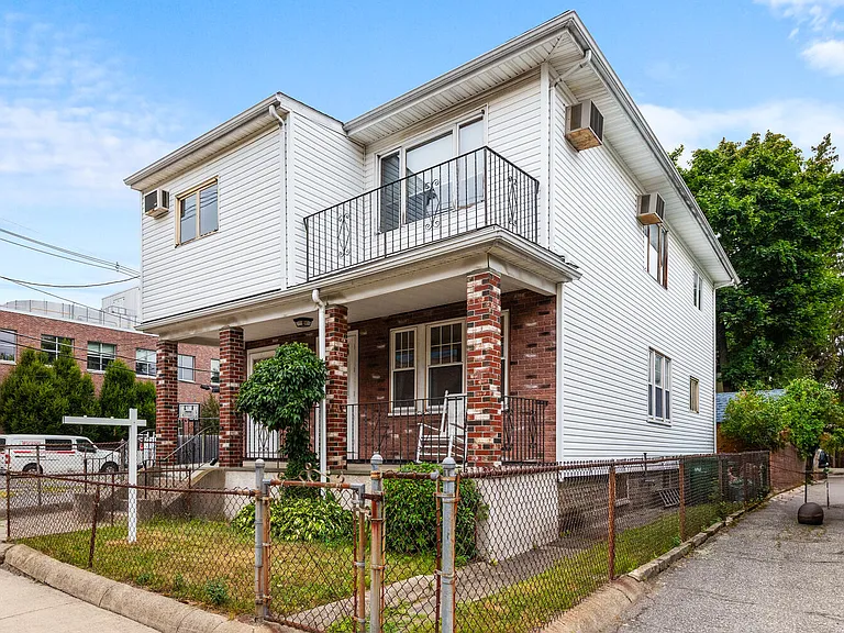 131 Yale St #1 — Photo 11