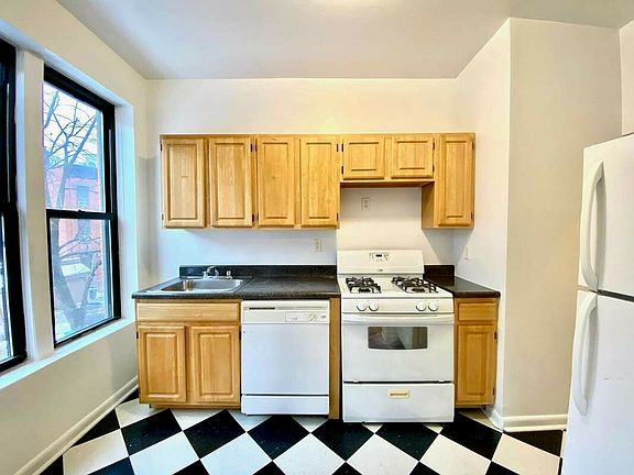 5th image of 218 6th Ave #3CC