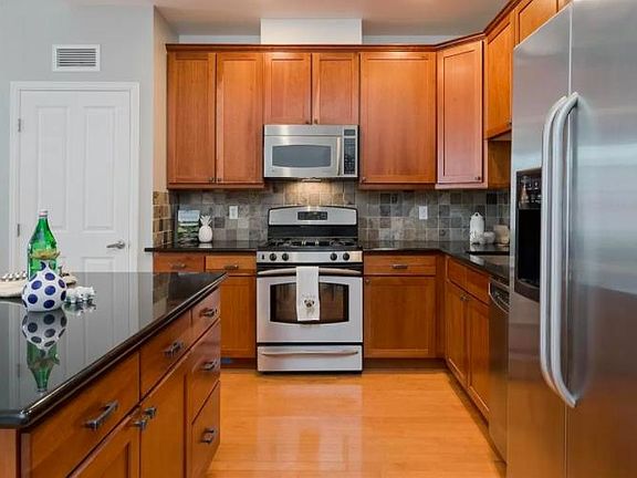 5th image of 1020 15th St #905
