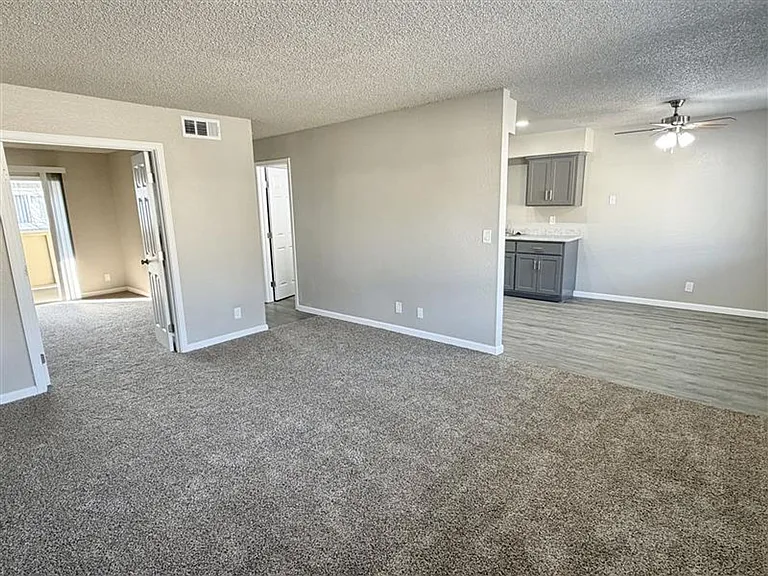 Granada Apartments — Photo 11