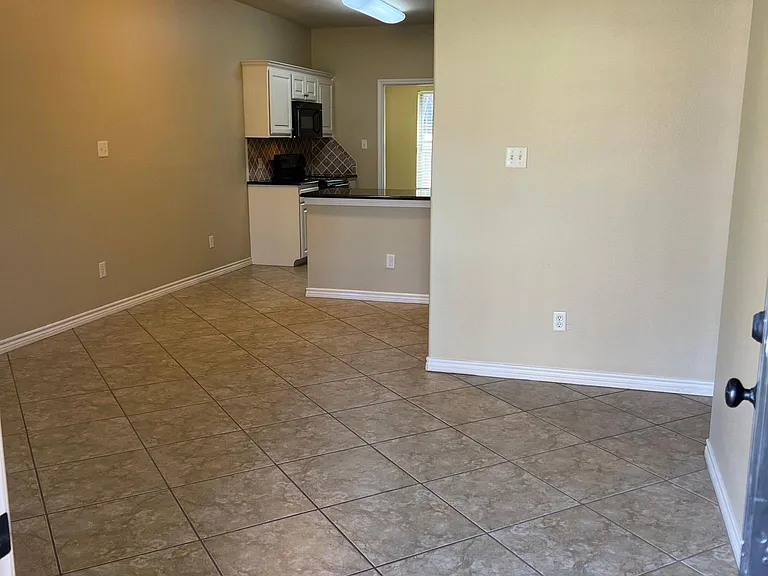 1127 E Dawson St — Photo 5