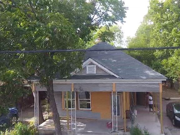 3rd image of 2425 E Houston St