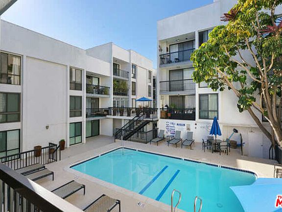 4th image of 906 N Doheny Dr APT 404