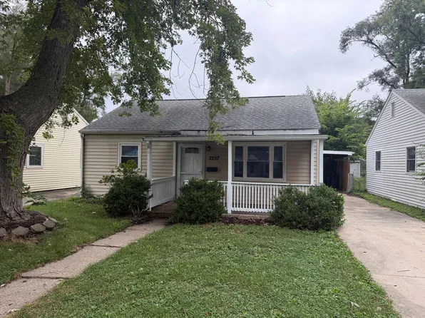 2257 E Converse Ave, Grandview, IL 62702