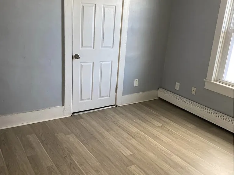 31 Lincoln Ave #5 — Photo 2